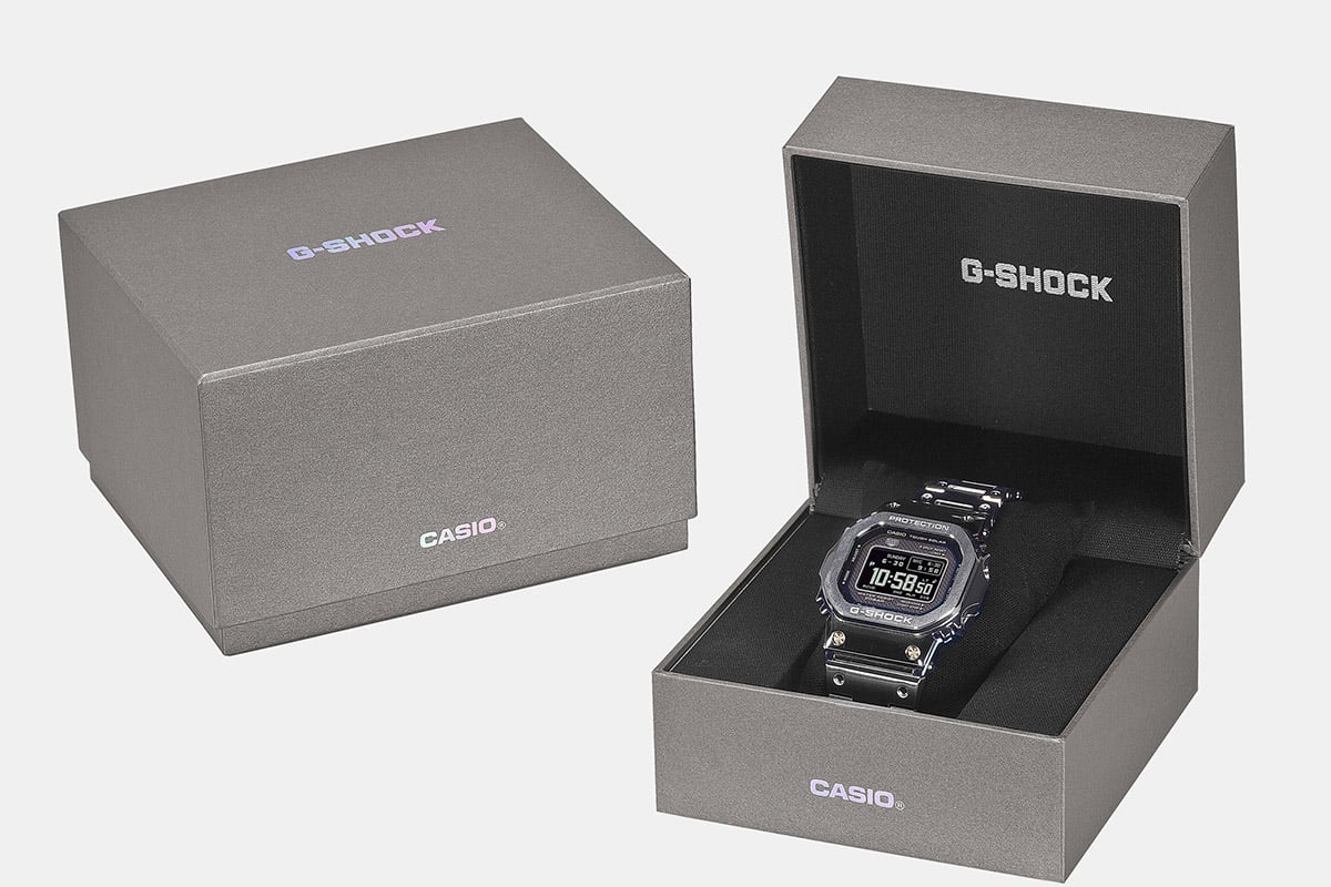 用途によって切り替えられる情報表示。さらにアプリを使えば数字をレトロな7セグメントにも変更可能。