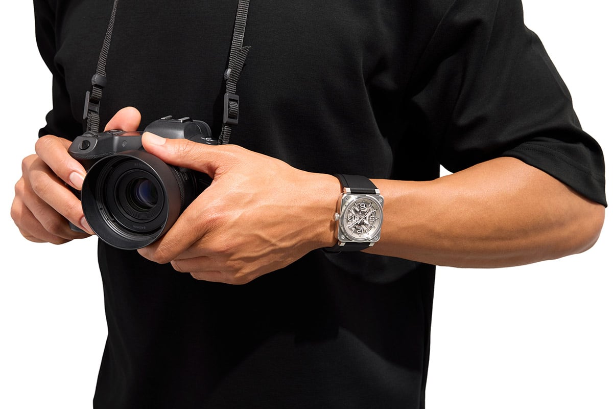 機械好きを満足させるスケルトンダイヤル。