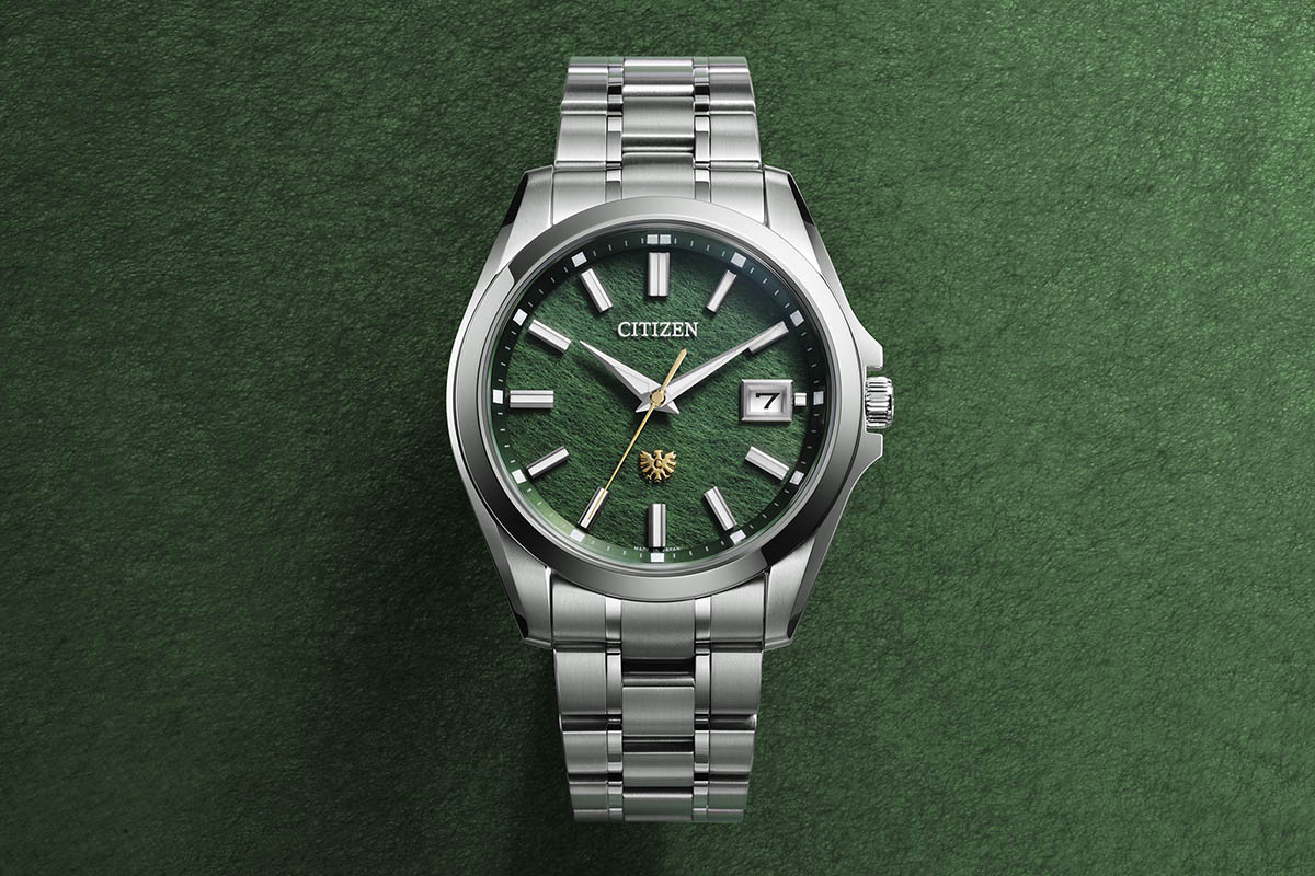 ケース径は40mm。年差±5秒という高精度ムーブメントにはパーペチュアルカレンダーも搭載