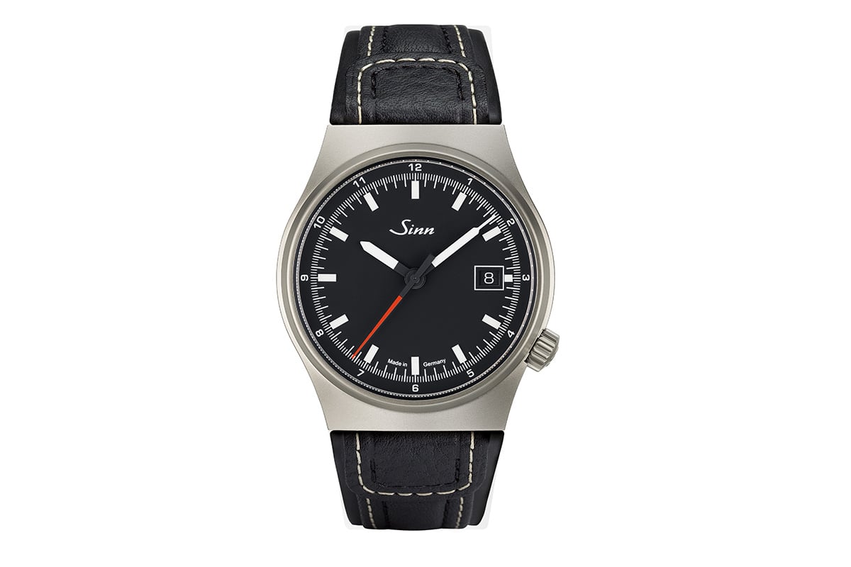 インテグレーション・カウレザーのストラップ（43万4500円 消費税込）。