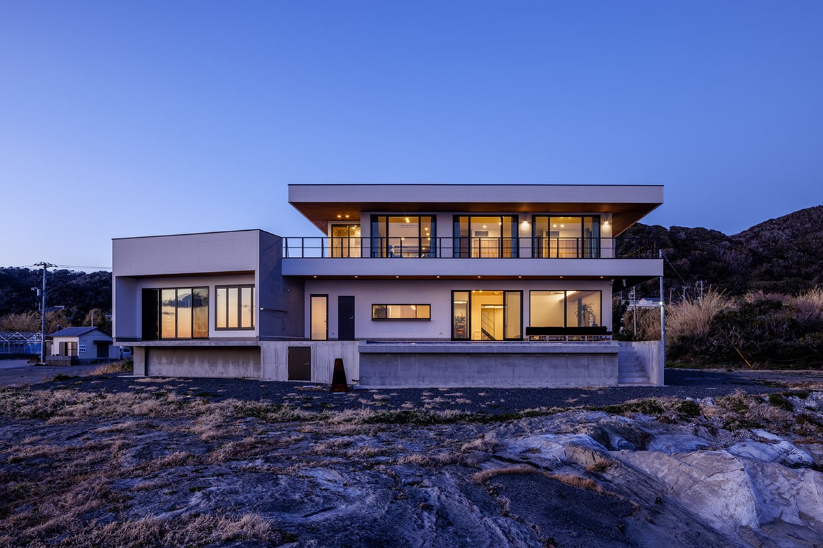 絶景の海と一体化して佇む一棟貸しヴィラ「the MELLOW HOUSE 館山」