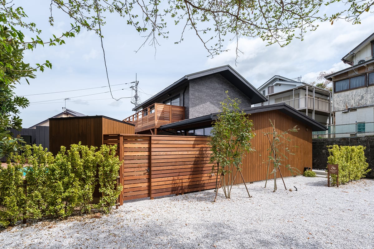 海と森に囲まれた一棟貸し別荘「海と森と宿 mina-to（みなと）」