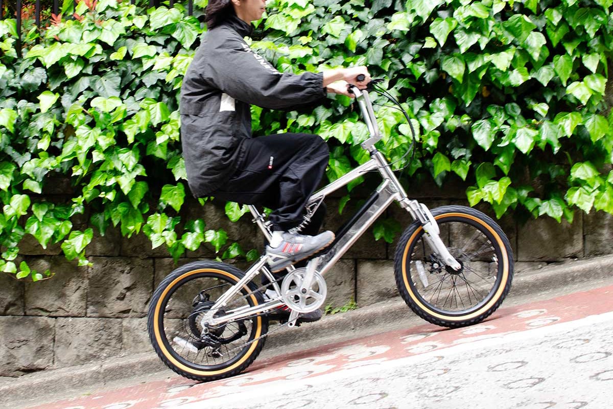 BMXモデルのコンパクトでおしゃれなフレームに、パワフルな350Wモーターと最大80km走行可能な大容量バッテリーを搭載