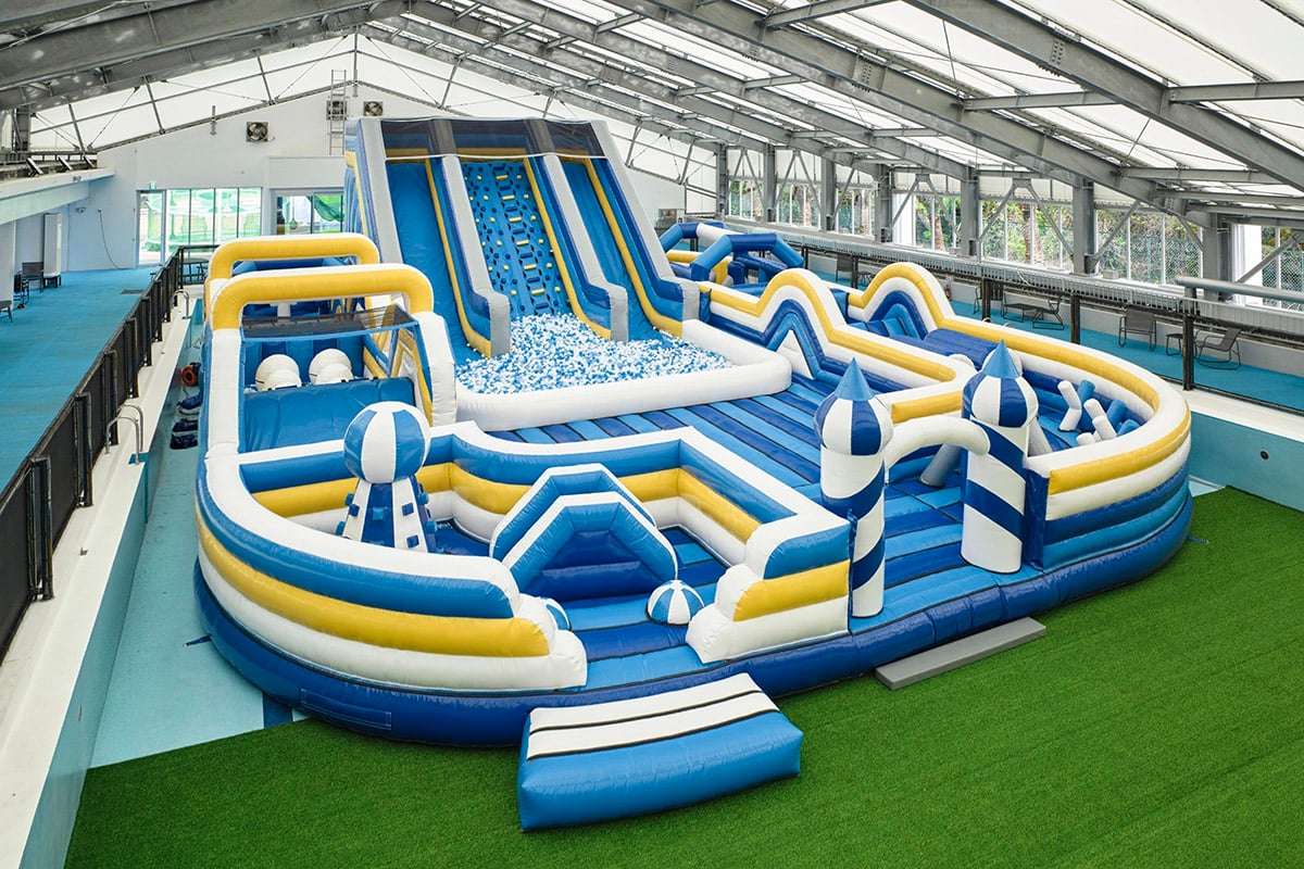 全長20ｍ×15ｍの大型エアアスレチックス