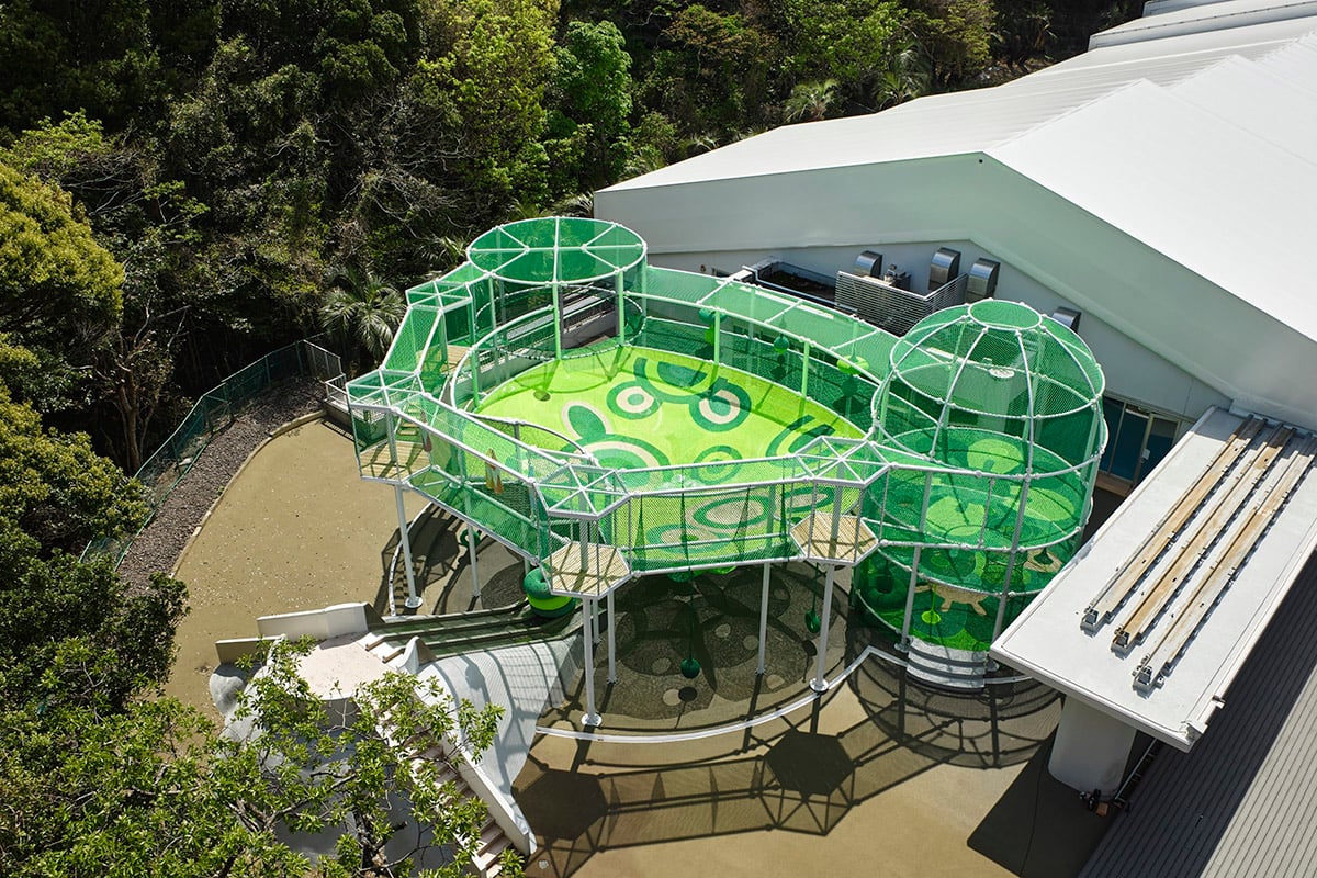 全身を使って楽しめるネットアスレチック