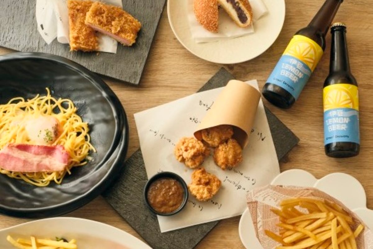 うどんやカレーのほか、軽食や子どもメニューまで多彩に用意