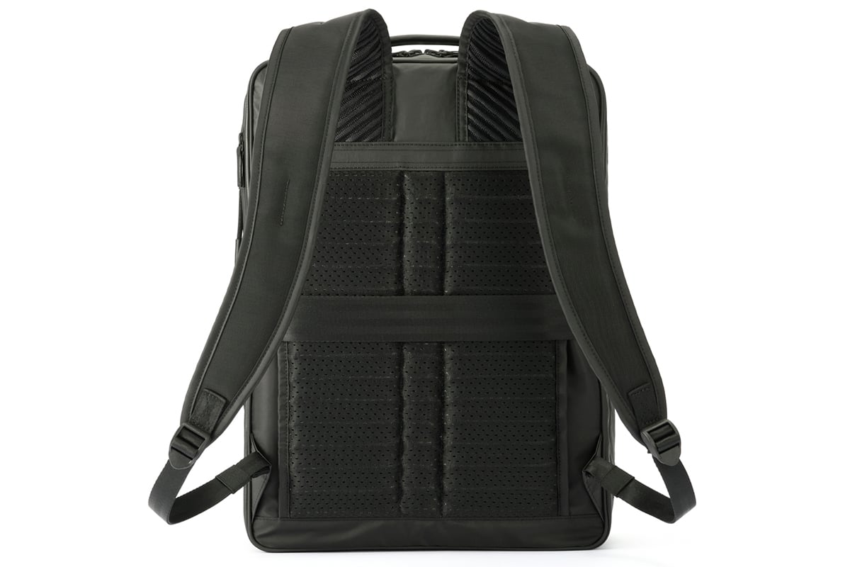 快適に背負えるユニバーサルハーネスを搭載