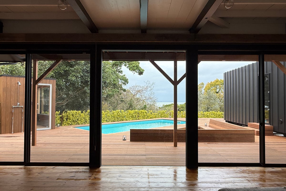 海と森に囲まれた一棟貸し別荘「海と森と宿 mina-to（みなと）」