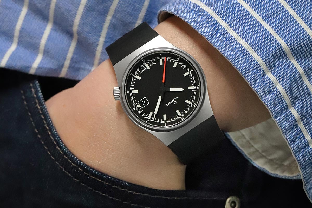 シリコンストラップを選択するとシンプルさがさらに際立つ。