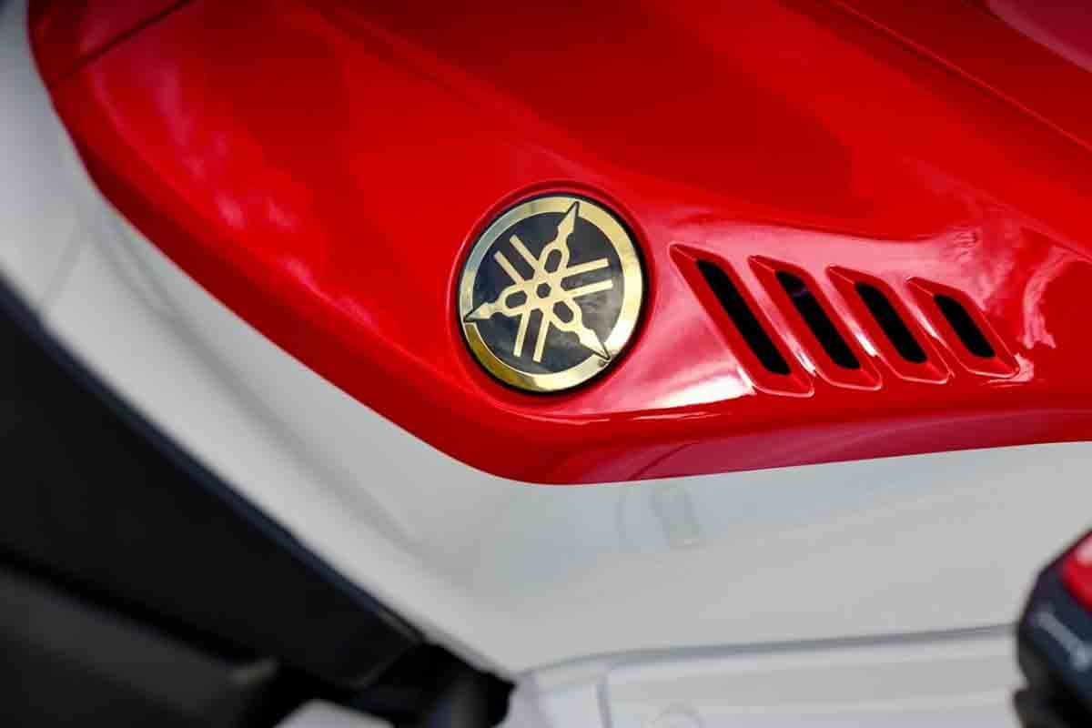 ヤマハ新型「YZF-R7」70周年記念モデル