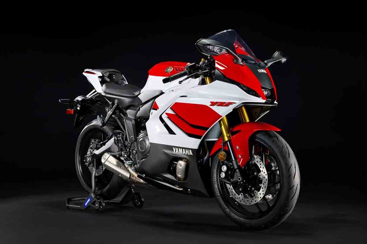 ヤマハ新型「YZF-R7」70周年記念モデル