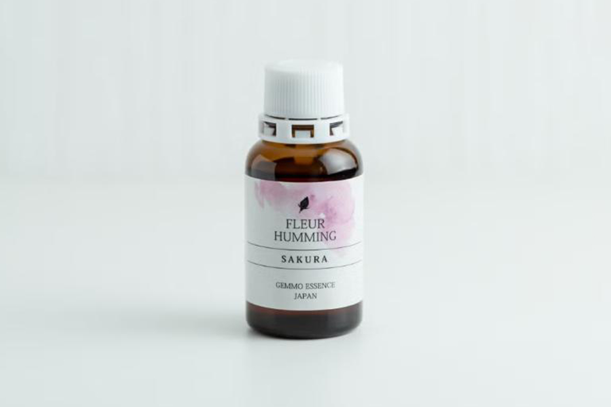 日本固有の植物を用いた「和ジェモ」のひとつ、SAKURA。フランス植物療法の考え方をもとに、日本人の感性や四季文化に寄り添うエッセンスとして展開されている