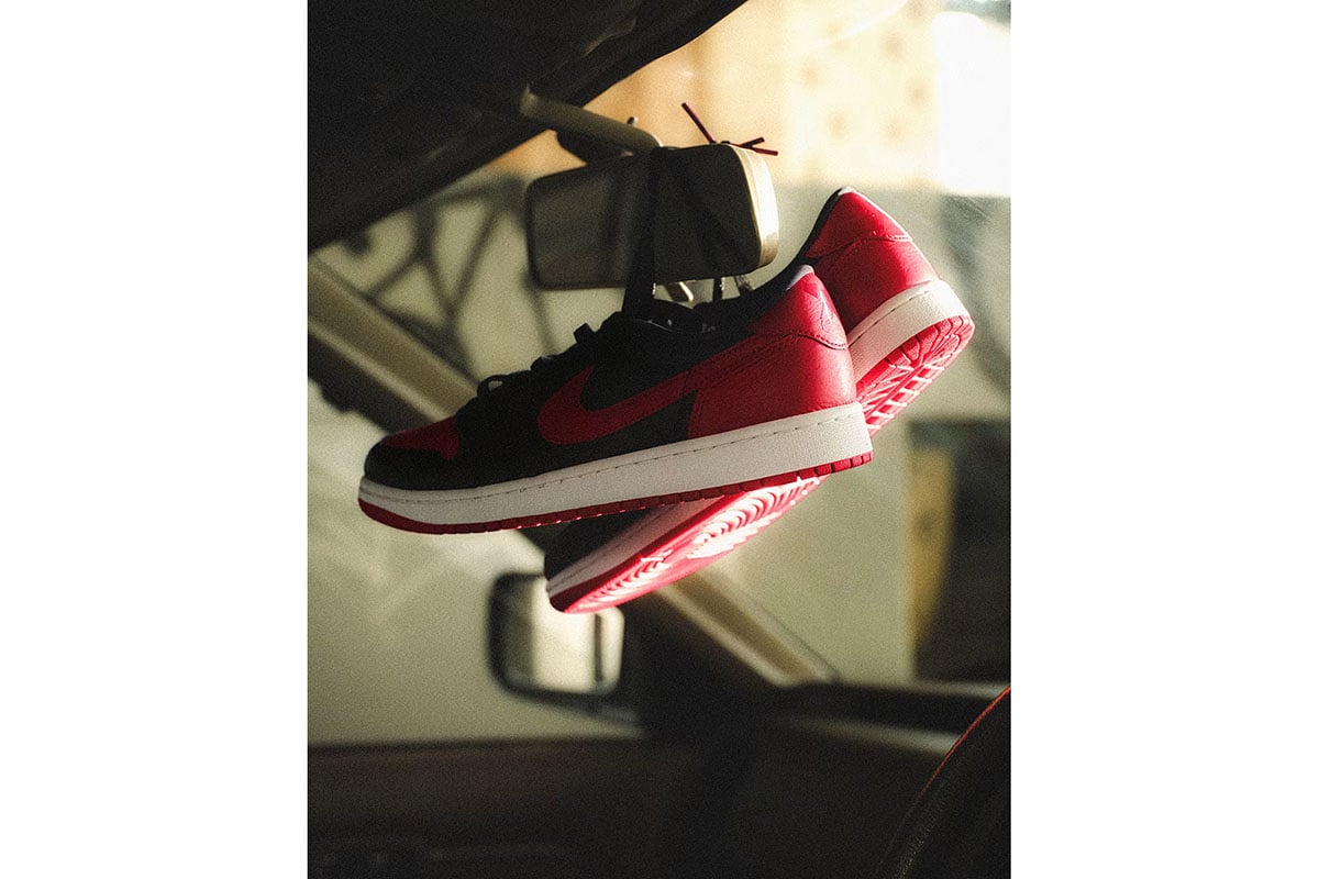 「エア ジョーダン 1 レトロ LOW OG」の新色“Black and Varsity Red“