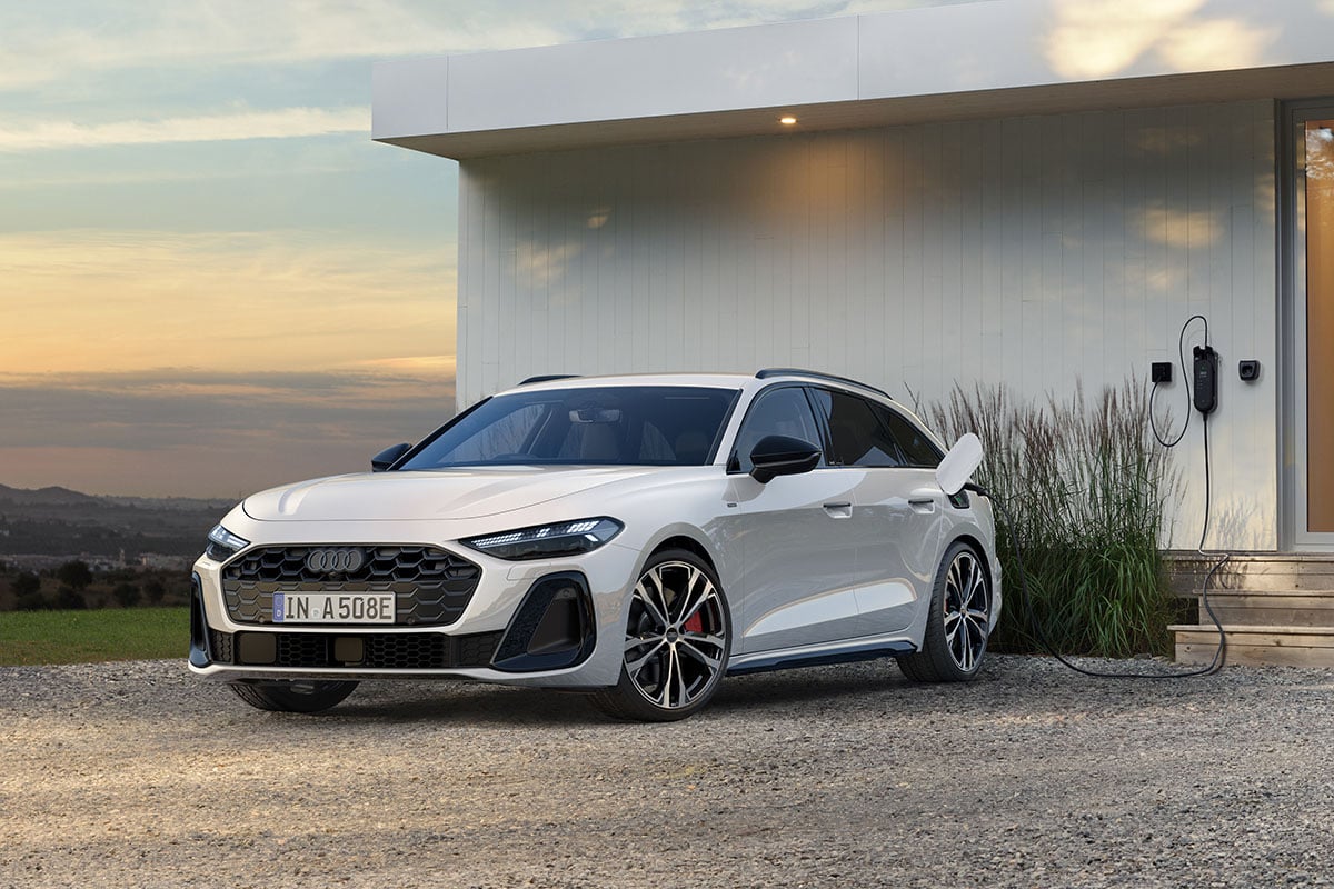 アウディ「A5アバント TFSI e-ハイブリッド クワトロ Sライン」