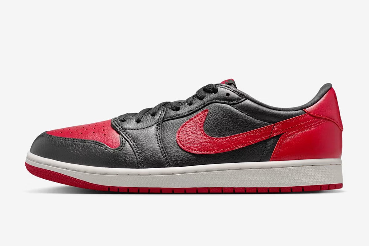「エア ジョーダン 1 レトロ LOW OG」の新色“Black and Varsity Red“