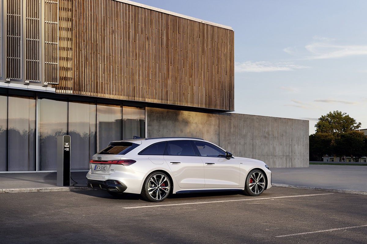 アウディ「A5アバント TFSI e-ハイブリッド クワトロ Sライン」