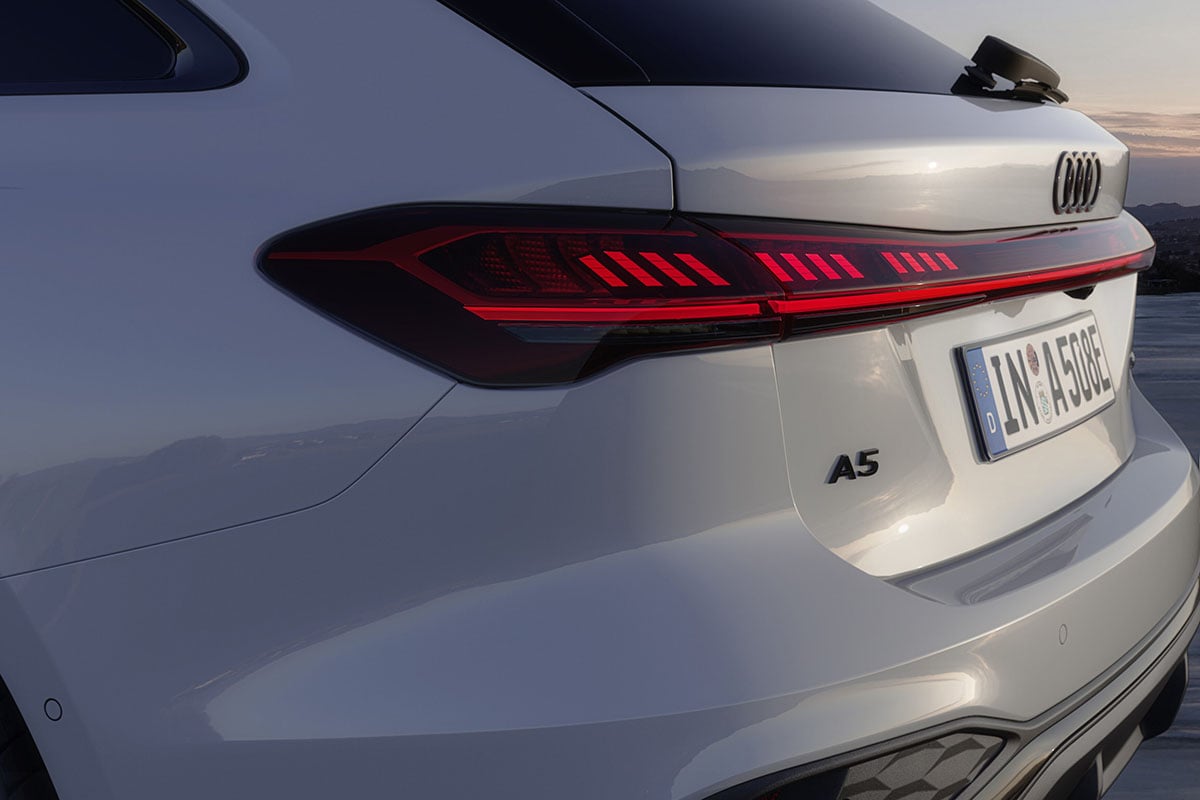 アウディ「A5アバント TFSI e-ハイブリッド クワトロ Sライン」