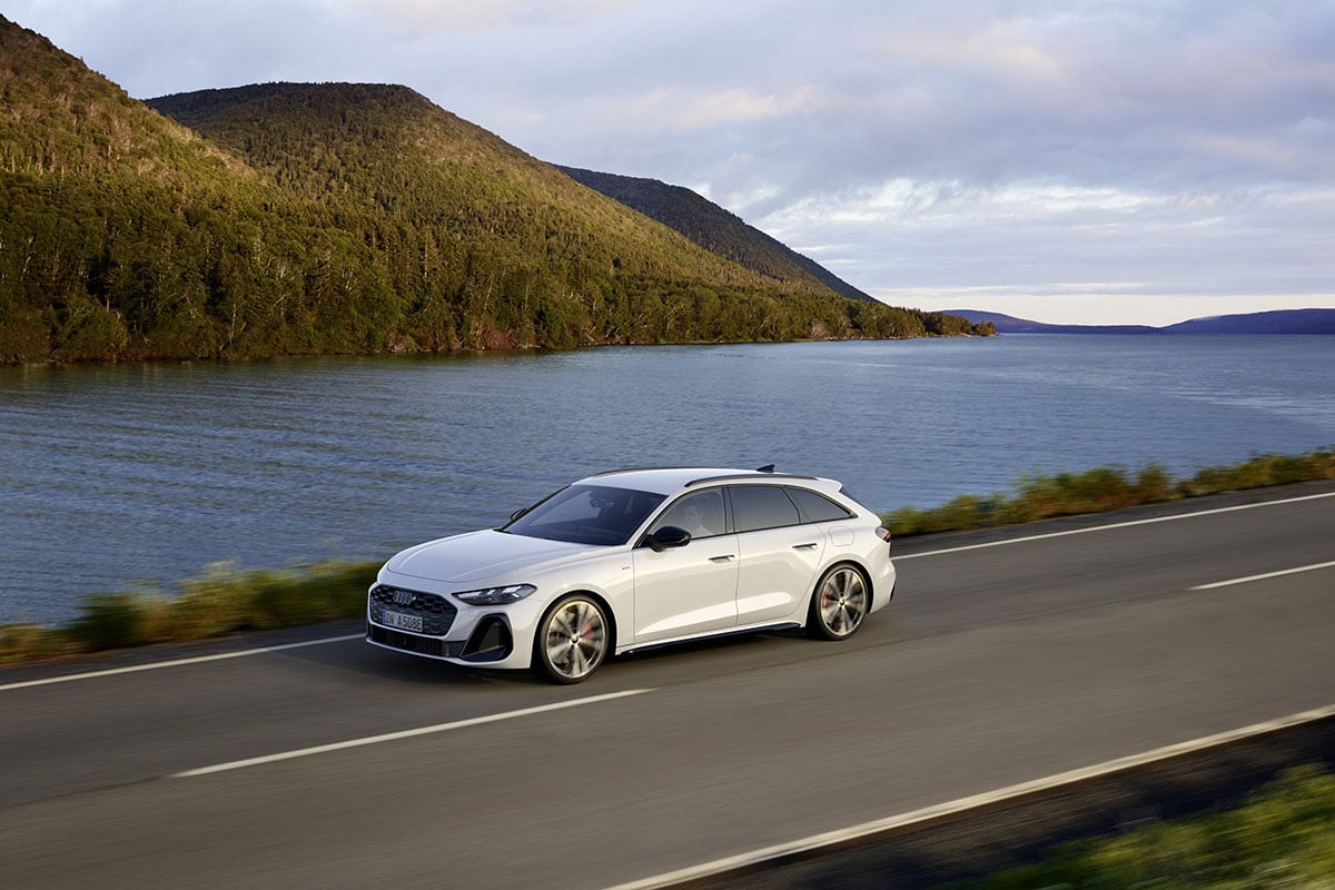 アウディ「A5アバント TFSI e-ハイブリッド クワトロ Sライン」