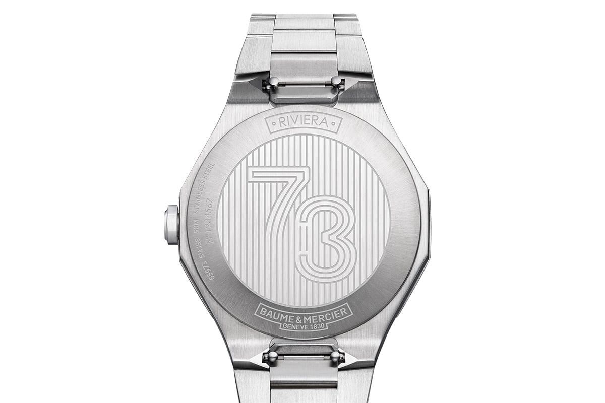 ケースバックでは「73」の文字と船の甲板からの着想だというストライプ模様を融合。