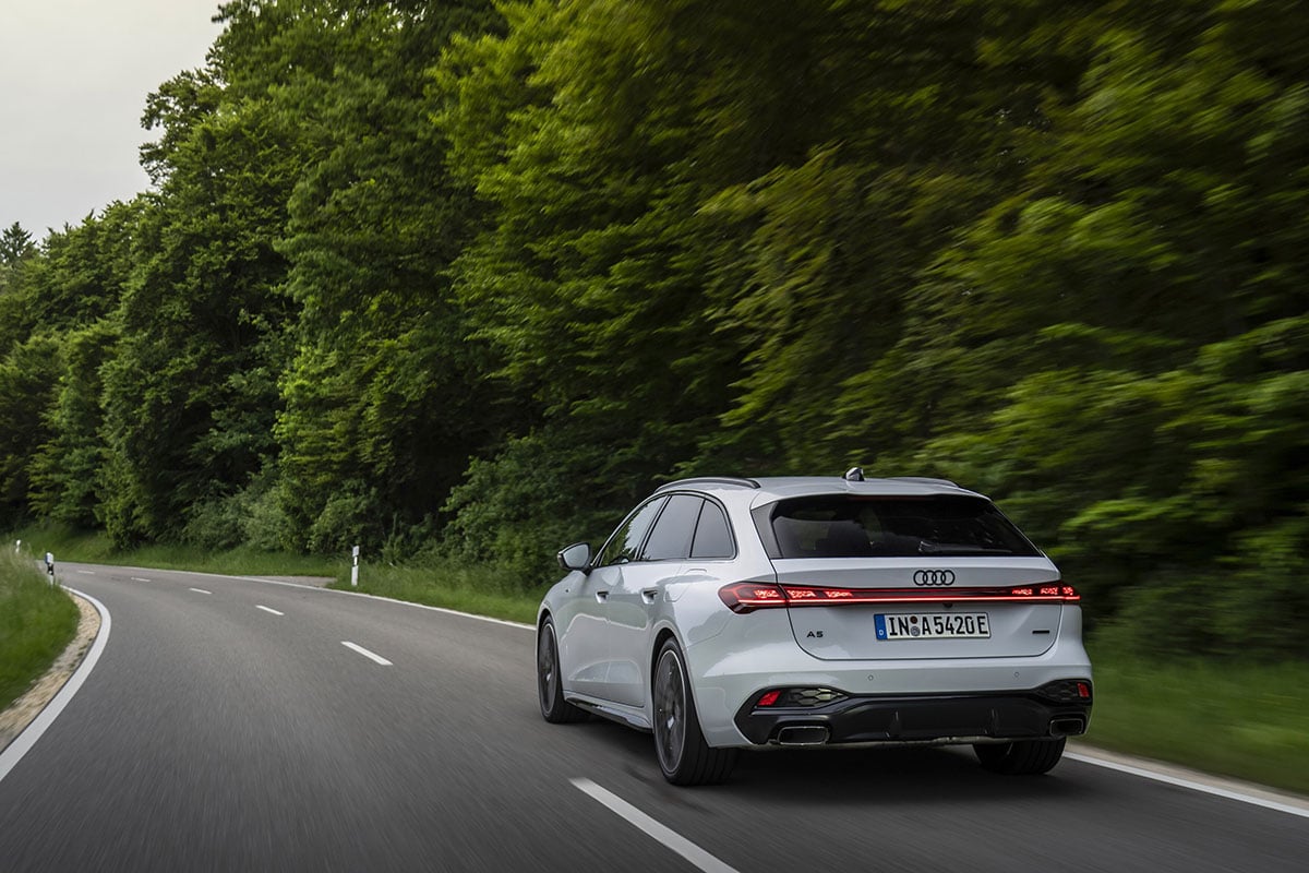 アウディ「A5アバント TFSI e-ハイブリッド クワトロ Sライン」