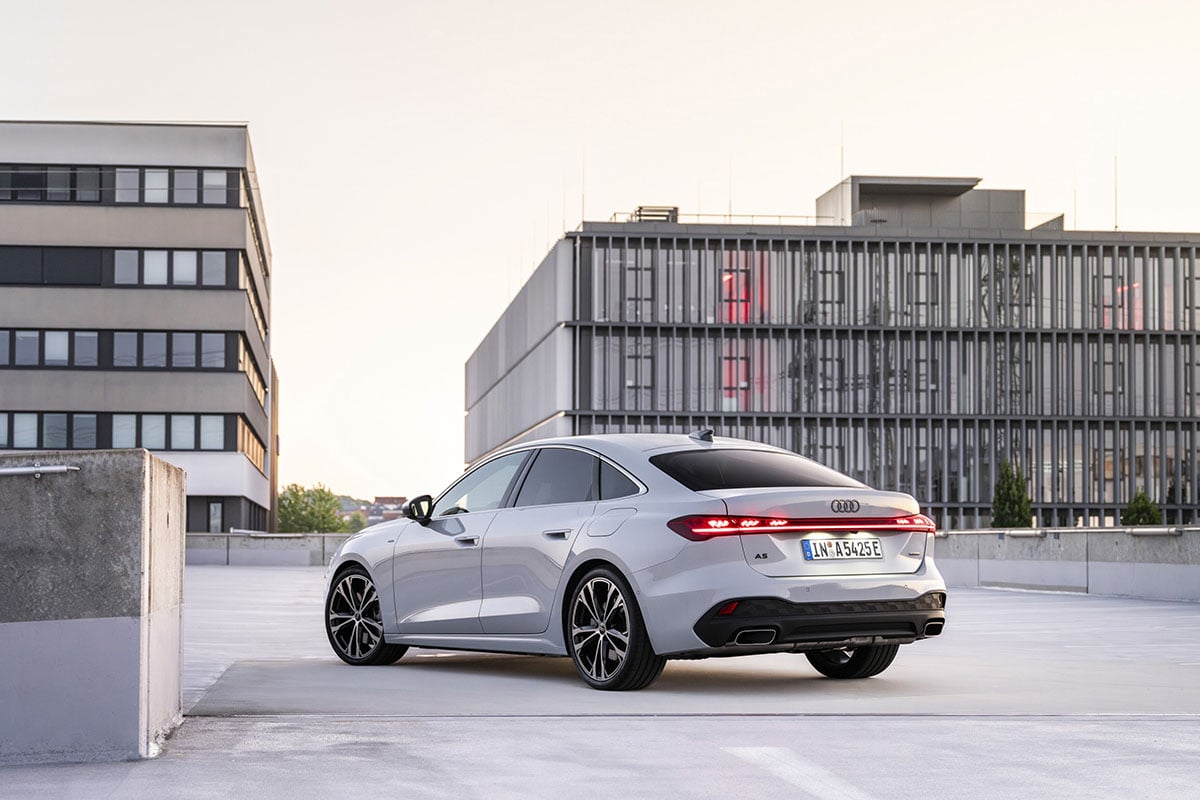 アウディ「A5 TFSI e-ハイブリッド クワトロ Sライン」