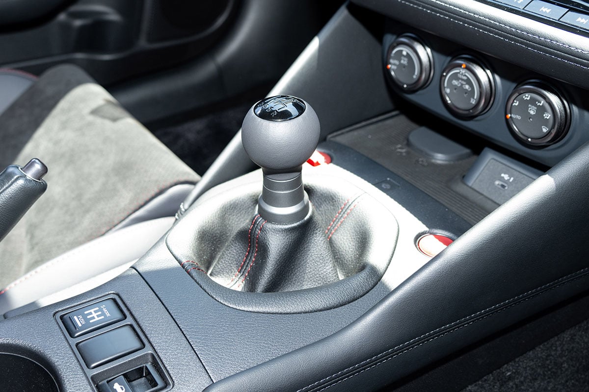 日産「フェアレディZ」の6速MT車