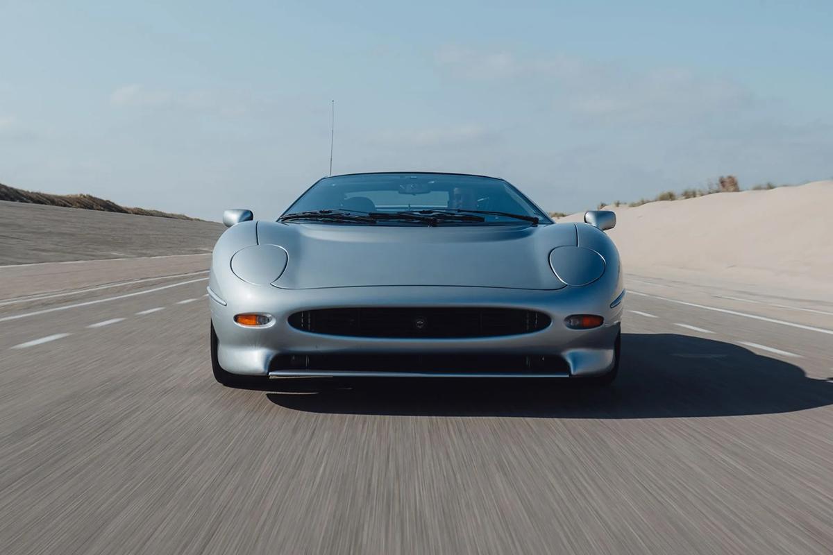 オークションに出品予定の1993年式ジャガー「XJ220」(c)2026 BROAD ARROW Auctions