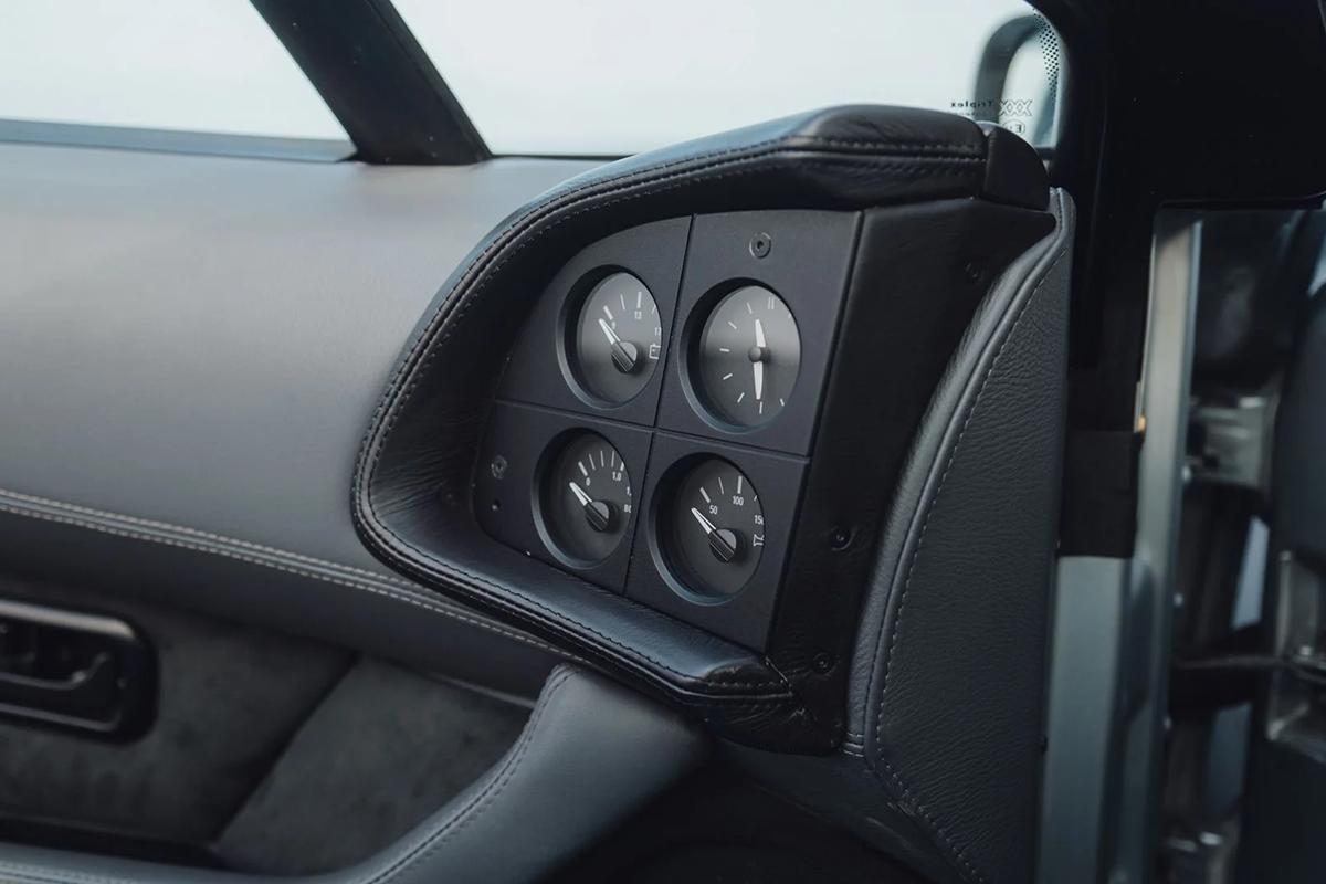 オークションに出品予定の1993年式ジャガー「XJ220」(c)2026 BROAD ARROW Auctions