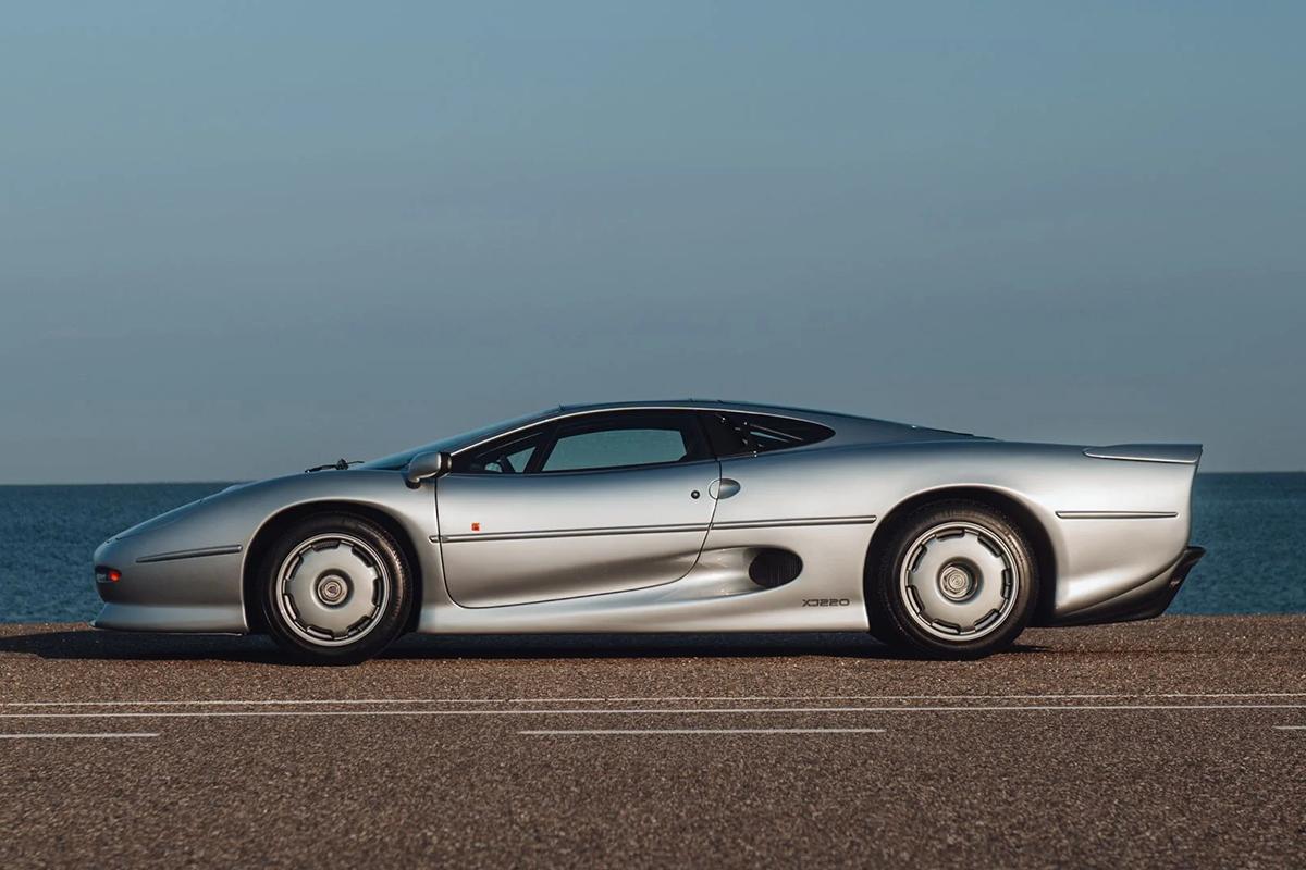 オークションに出品予定の1993年式ジャガー「XJ220」(c)2026 BROAD ARROW Auctions