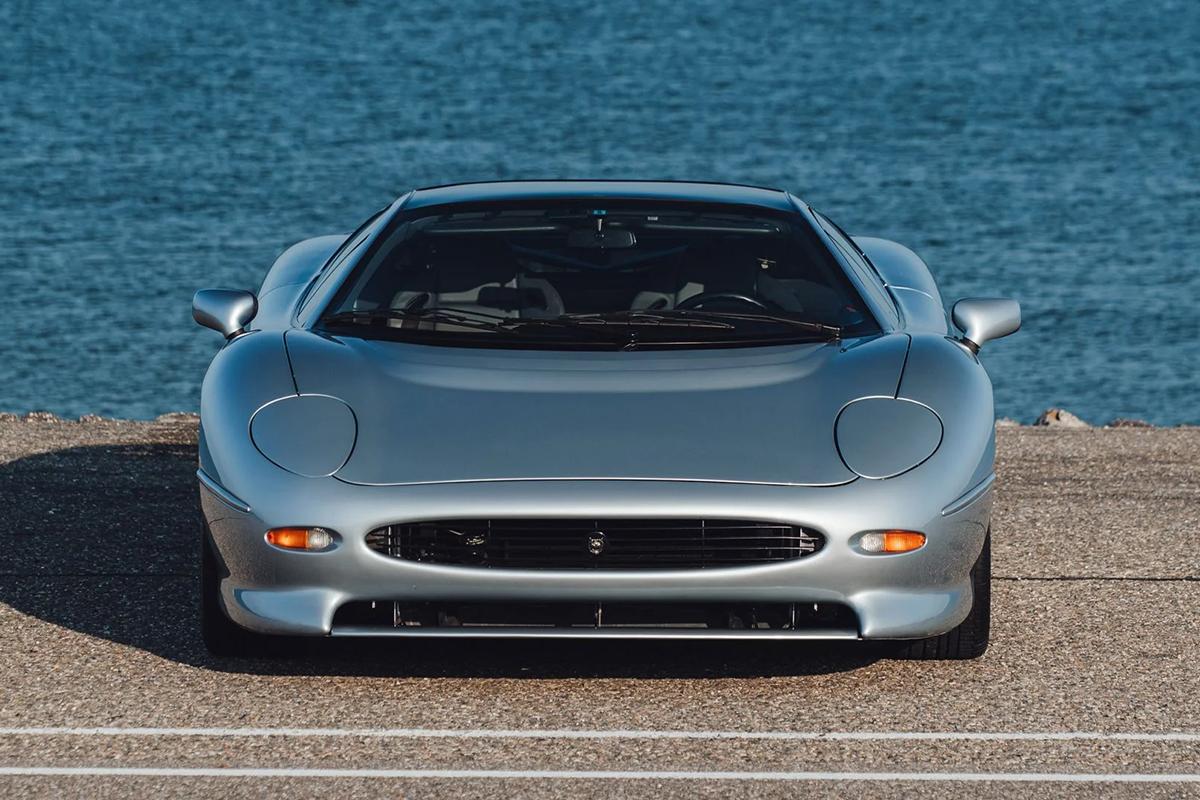 オークションに出品予定の1993年式ジャガー「XJ220」(c)2026 BROAD ARROW Auctions