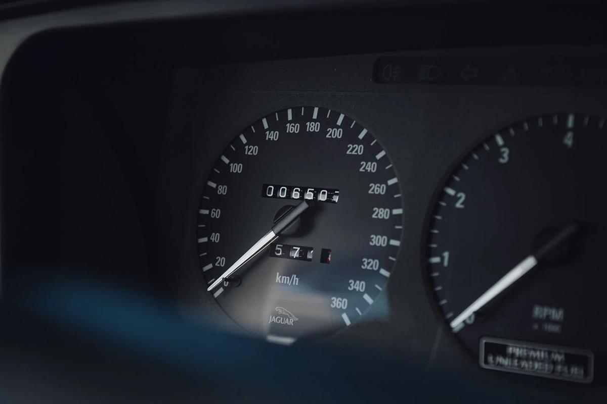 オークションに出品予定の1993年式ジャガー「XJ220」(c)2026 BROAD ARROW Auctions