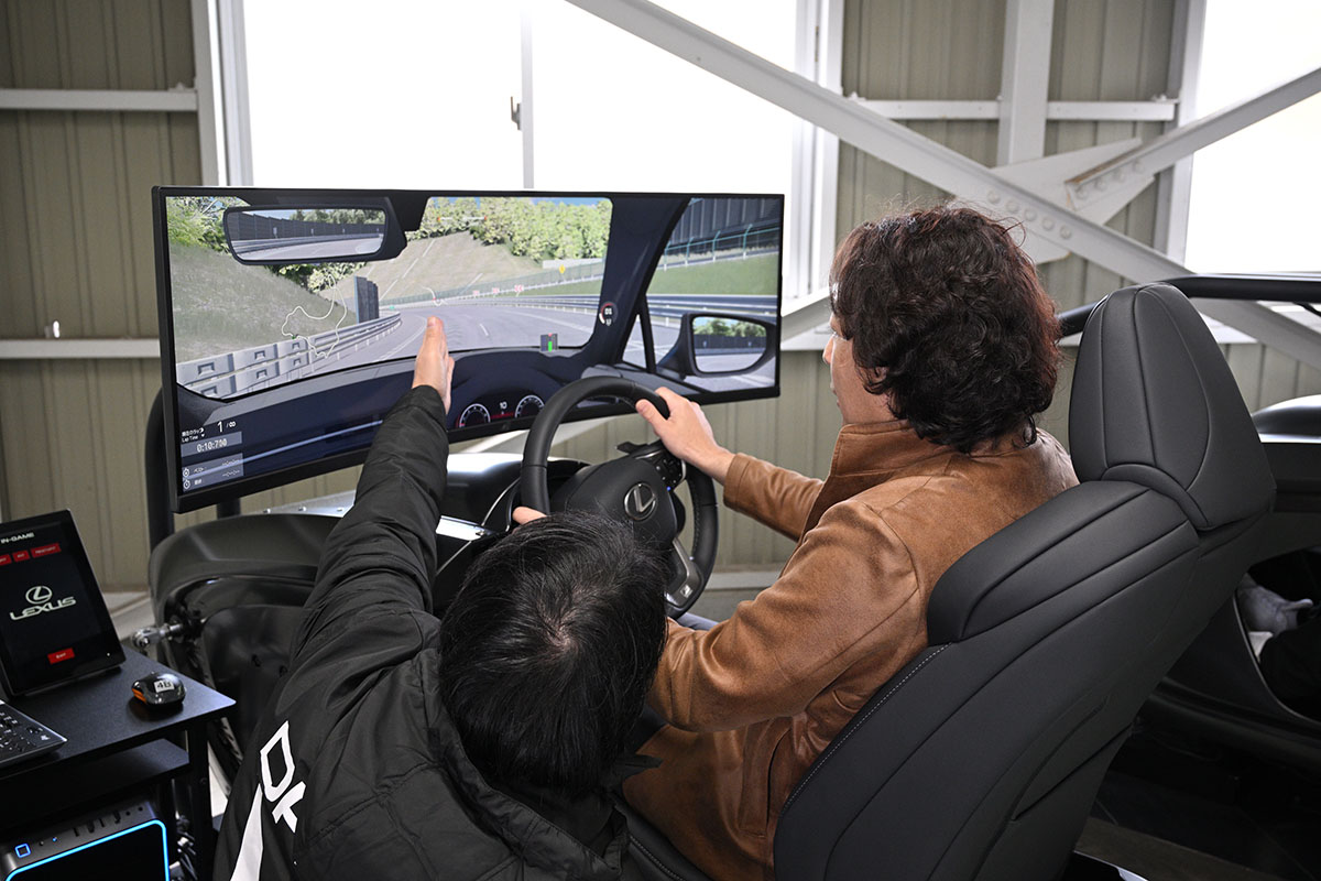 シミュレーター体験では、レクサス車の開発の舞台となっている「トヨタテクニカルセンター下山」の周回路を走行