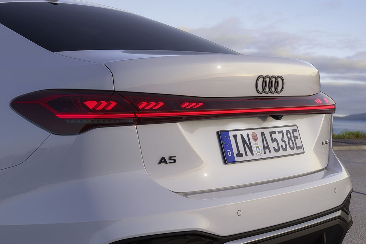 アウディ「A5 TFSI e-ハイブリッド クワトロ Sライン」