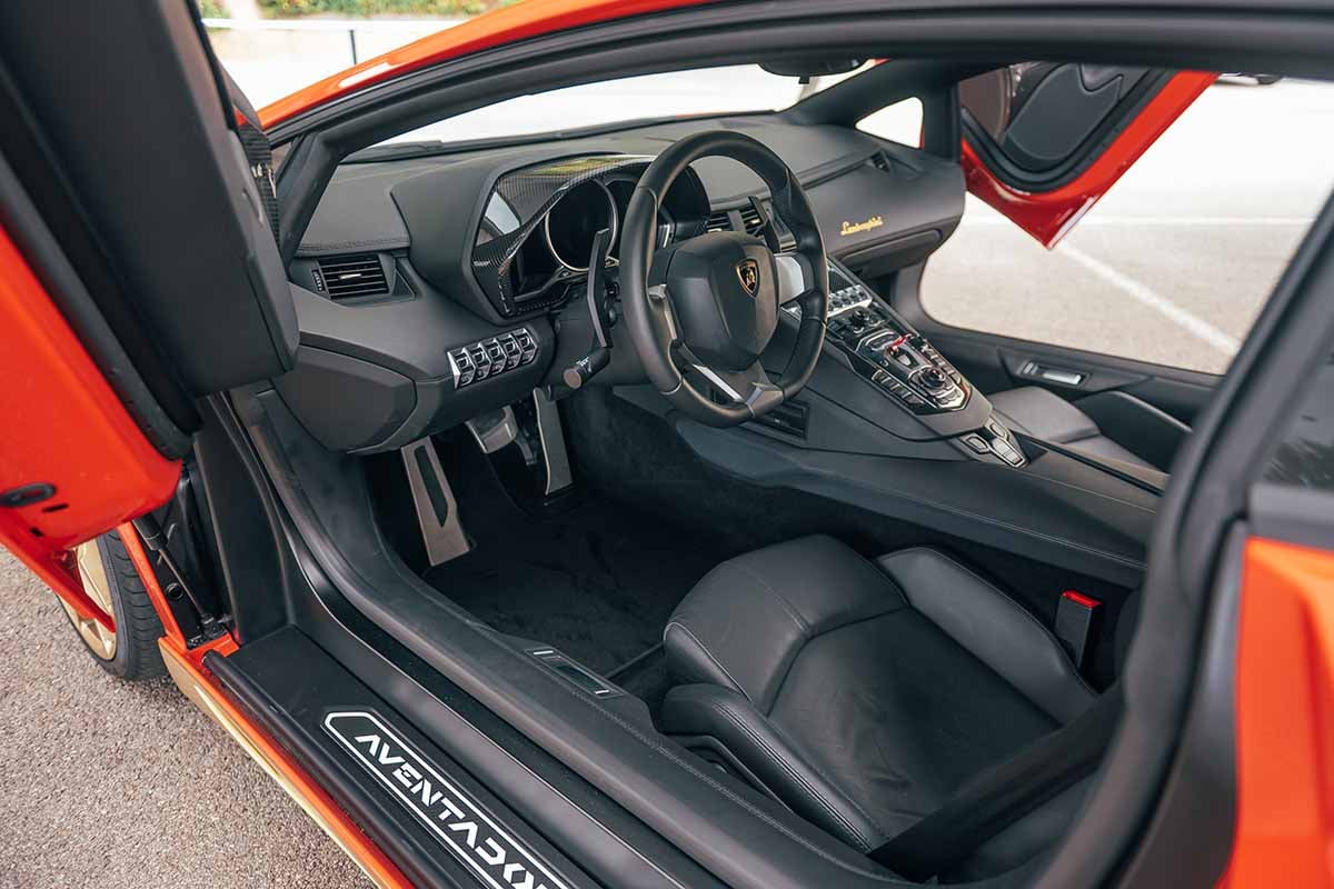 オークションに出品予定のランボルギーニ「アヴェンタドール」の特別限定車「ミウラ・オマージュ」(c)2026 BROAD ARROW Auctions