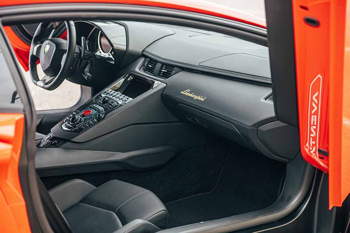 オークションに出品予定のランボルギーニ「アヴェンタドール」の特別限定車「ミウラ・オマージュ」(c)2026 BROAD ARROW Auctions