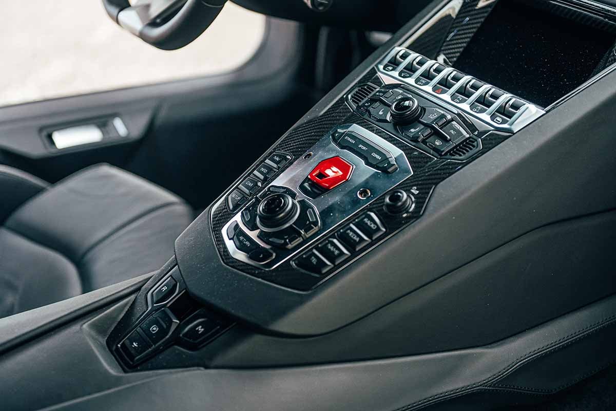 オークションに出品予定のランボルギーニ「アヴェンタドール」の特別限定車「ミウラ・オマージュ」(c)2026 BROAD ARROW Auctions