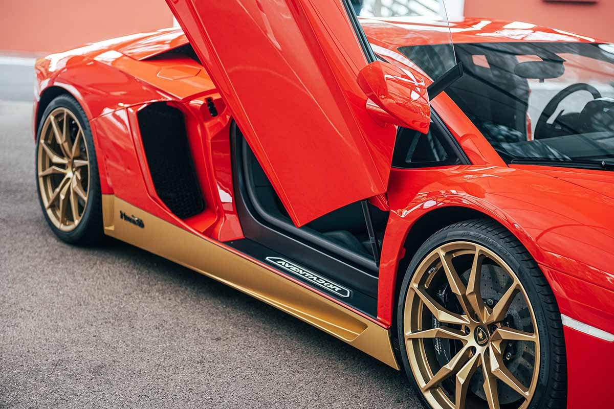 オークションに出品予定のランボルギーニ「アヴェンタドール」の特別限定車「ミウラ・オマージュ」(c)2026 BROAD ARROW Auctions