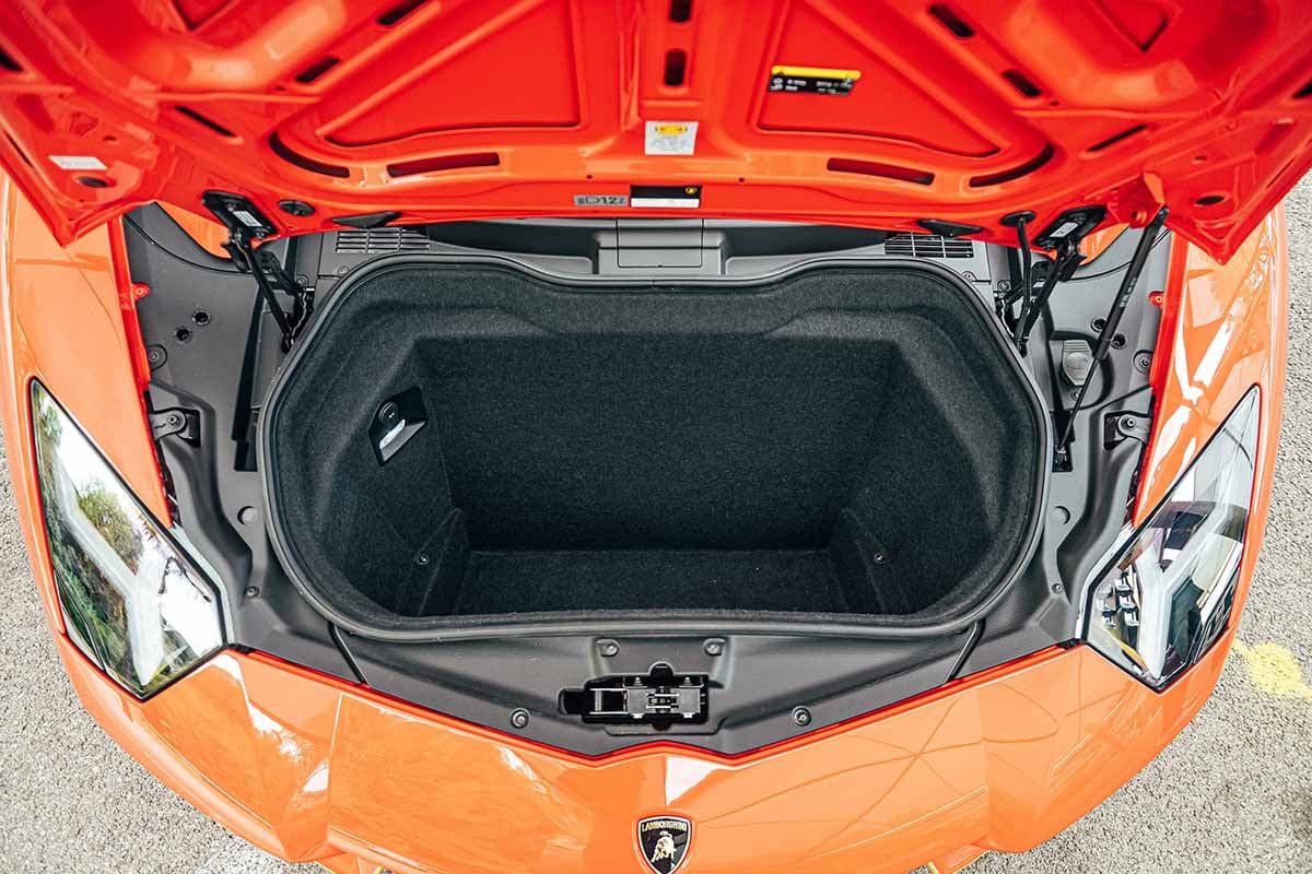 オークションに出品予定のランボルギーニ「アヴェンタドール」の特別限定車「ミウラ・オマージュ」(c)2026 BROAD ARROW Auctions