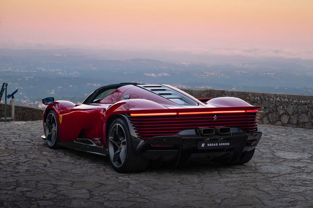 オークションに出品され、高額落札された2023年式フェラーリ「デイトナSP3」(c)2026 BROAD ARROW Auctions