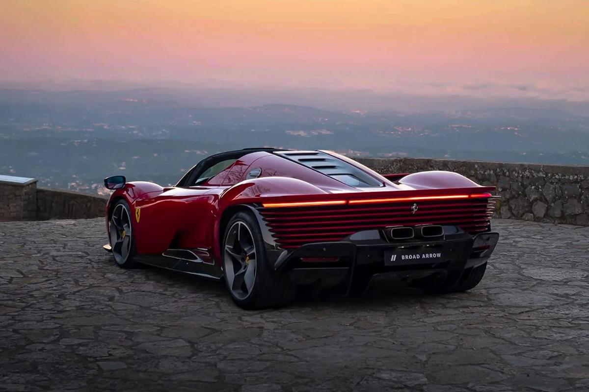 オークションに出品され、高額落札された2023年式フェラーリ「デイトナSP3」(c)2026 BROAD ARROW Auctions