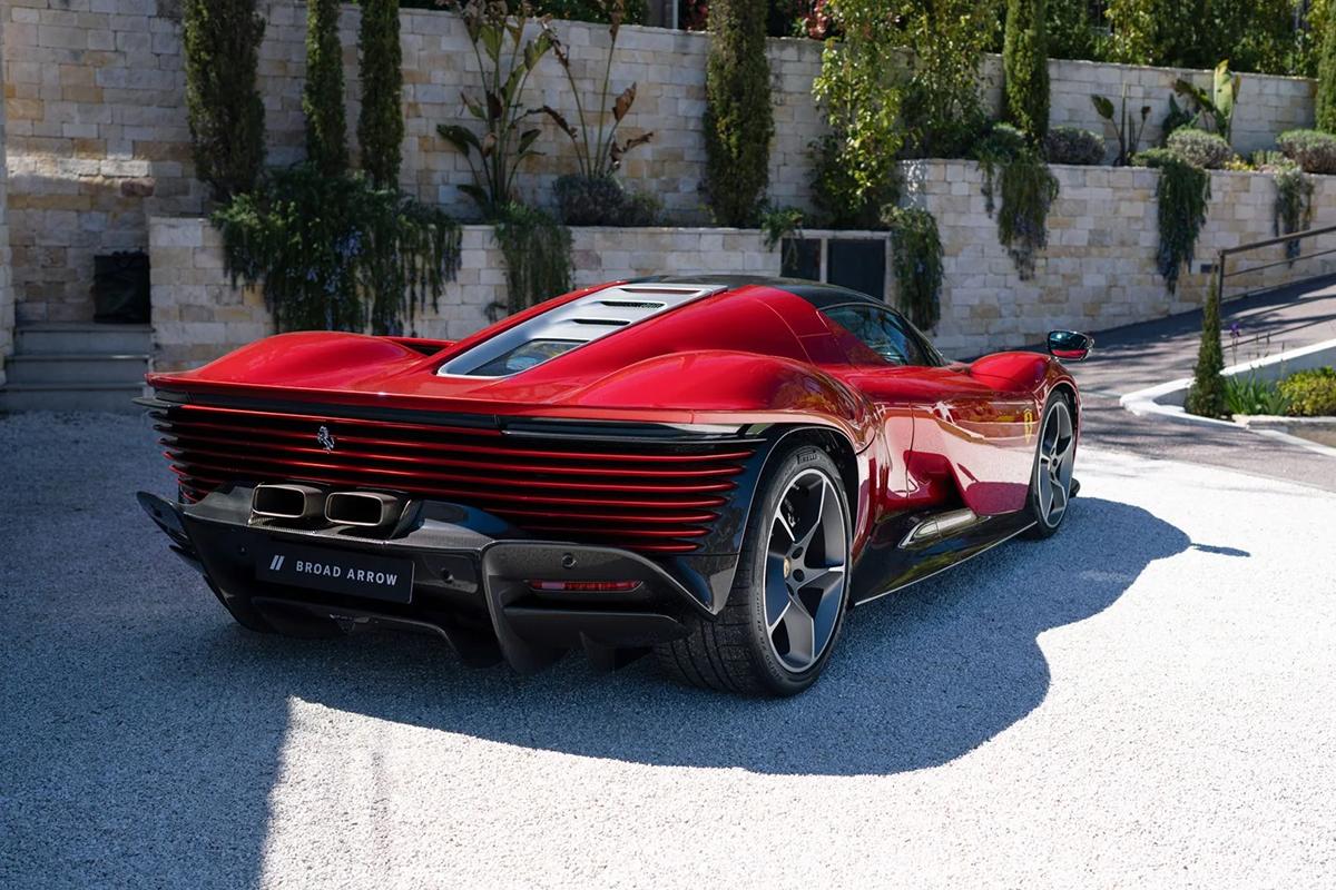 オークションに出品され、高額落札された2023年式フェラーリ「デイトナSP3」(c)2026 BROAD ARROW Auctions