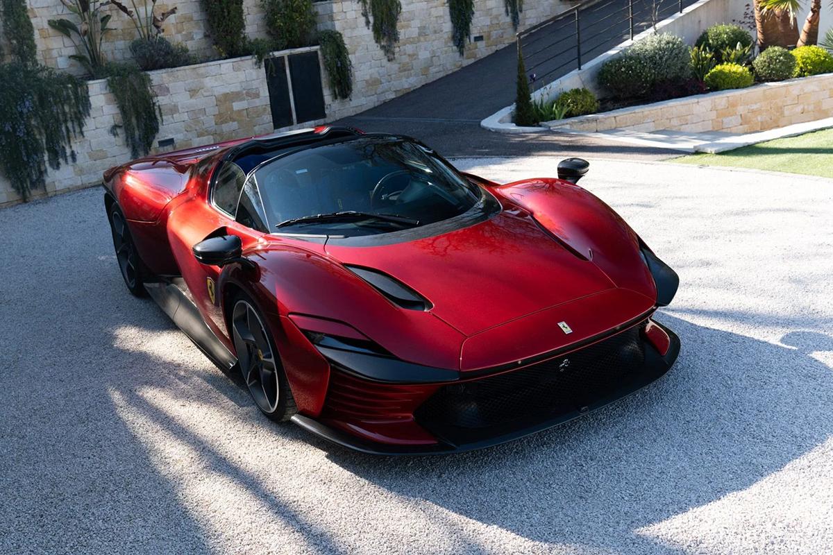 オークションに出品され、高額落札された2023年式フェラーリ「デイトナSP3」(c)2026 BROAD ARROW Auctions