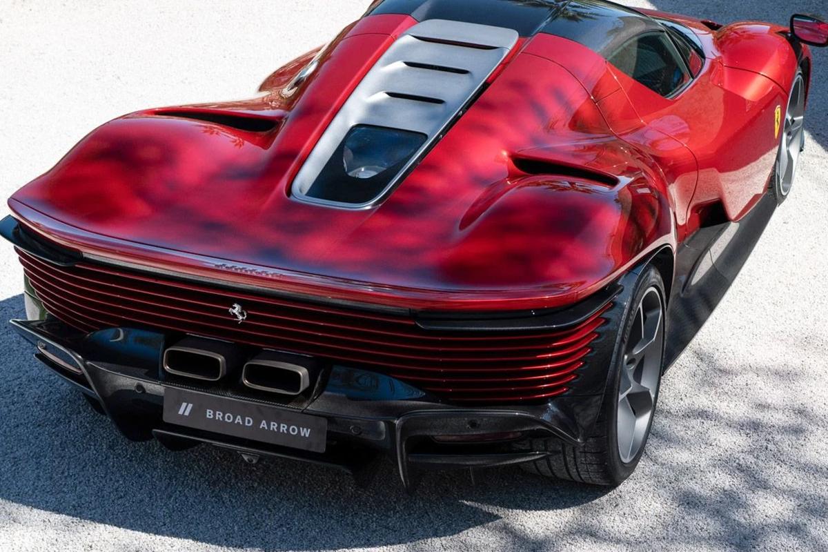 オークションに出品され、高額落札された2023年式フェラーリ「デイトナSP3」(c)2026 BROAD ARROW Auctions