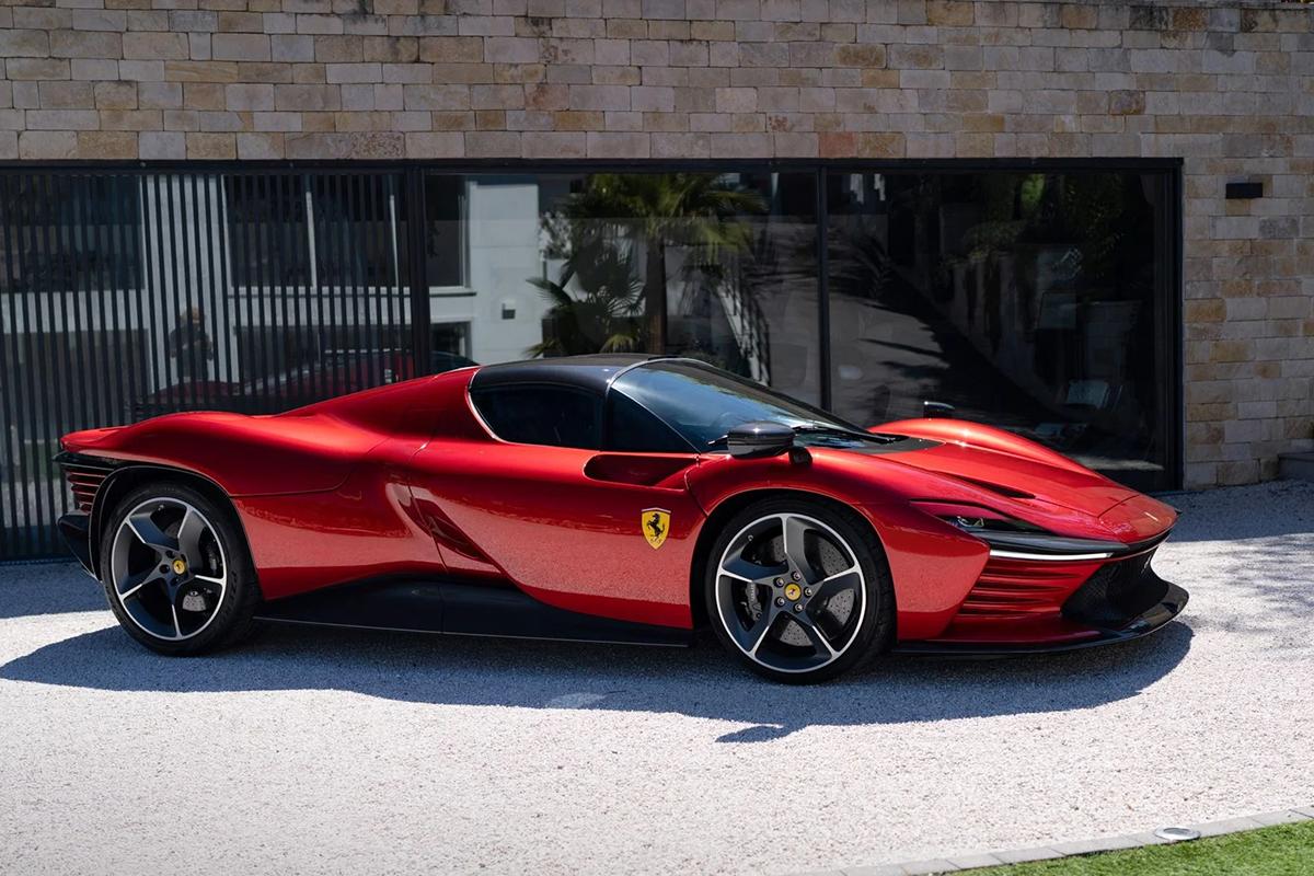 オークションに出品され、高額落札された2023年式フェラーリ「デイトナSP3」(c)2026 BROAD ARROW Auctions