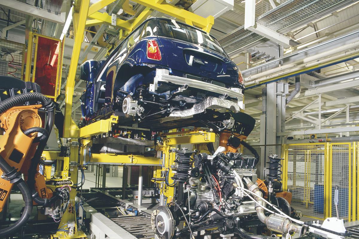 2002年には早くもオックスフォード工場での車両生産台数が10万台という節目を迎えた