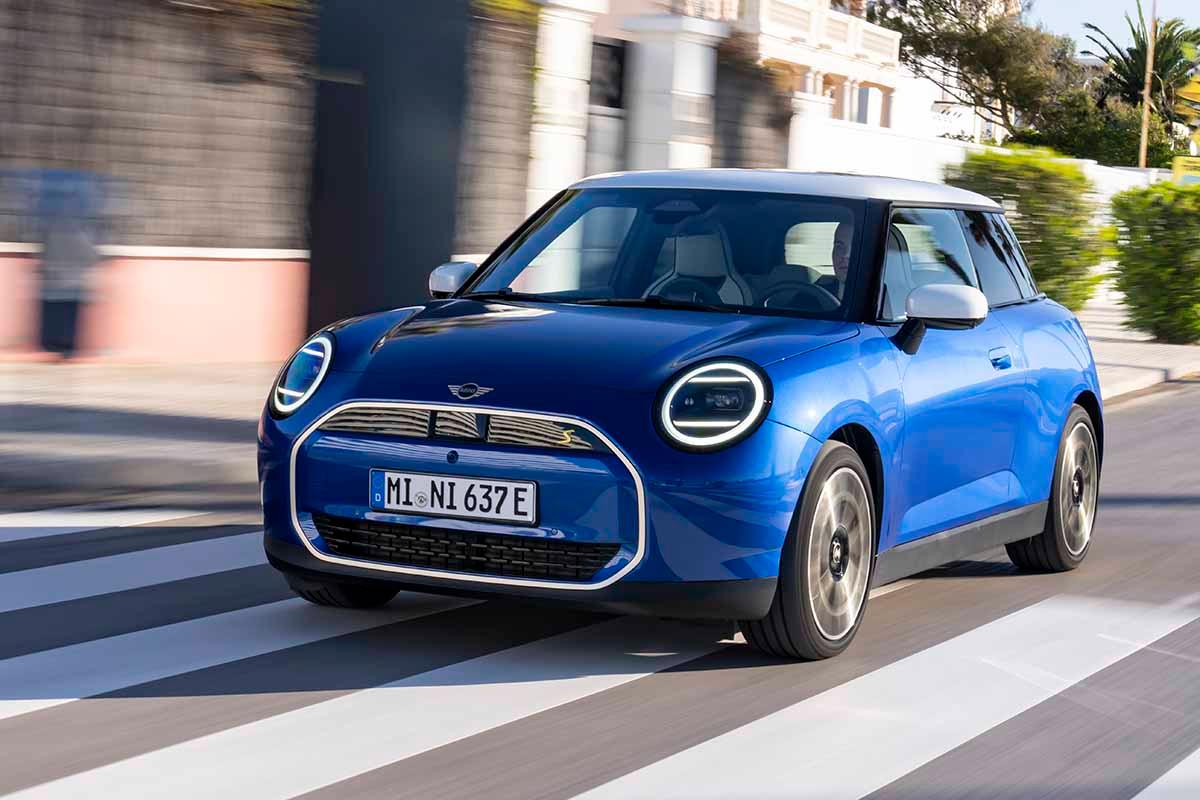2024年に登場した第4世代「MINIクーパー」
