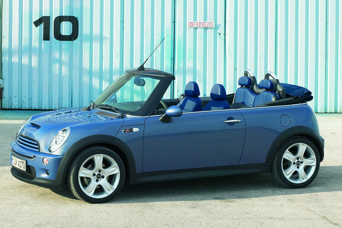 2004年に登場した初代「MINIコンバーチブル」