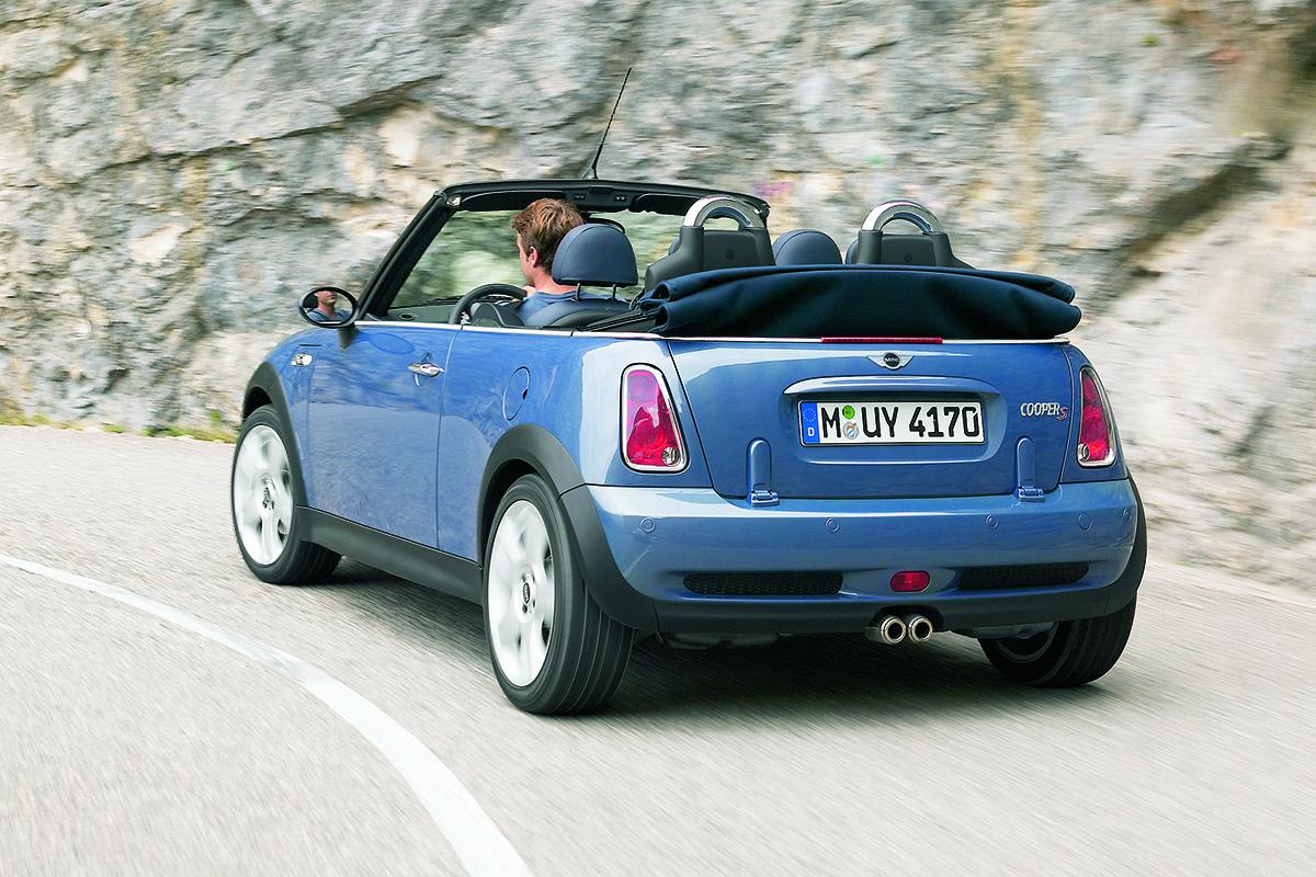 2004年に登場した初代「MINIコンバーチブル」