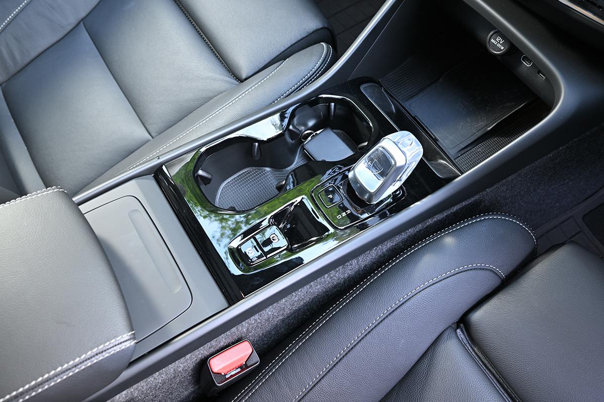ボルボ「XC40 ウルトラ B4 AWD」
