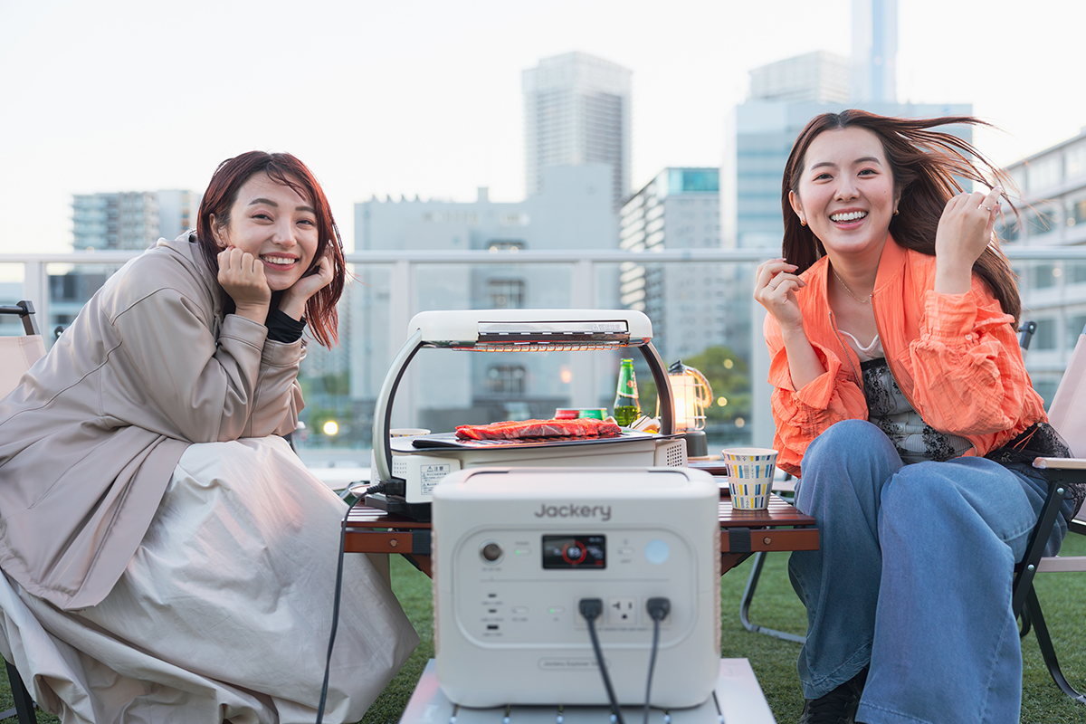 家庭用の調理器具も使いながら、サクッとバーベキューの準備が完了。電気が使えることで、アウトドアで楽しむためのハードルは下がる